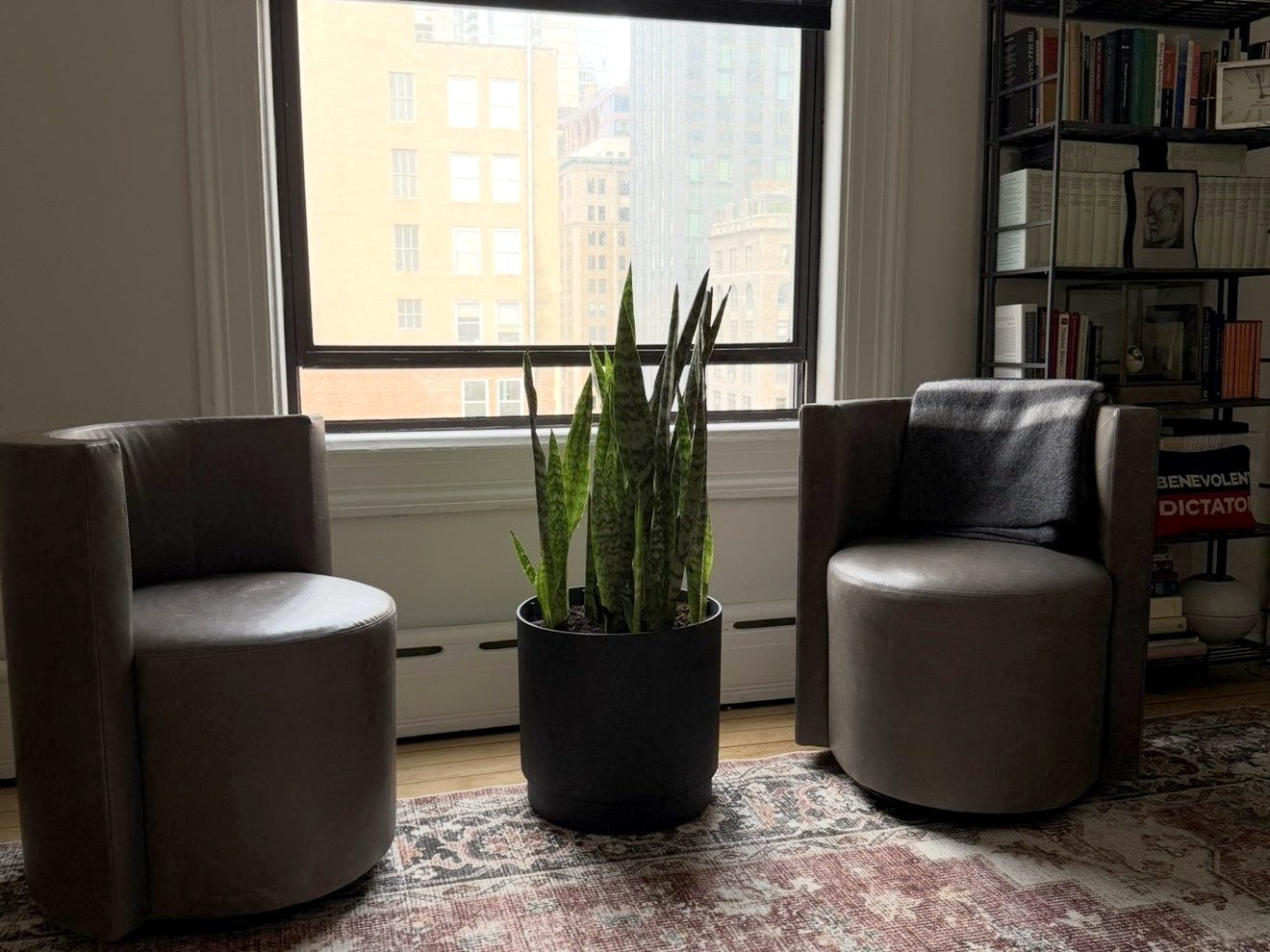 Seating in the consulting room for couples treatment